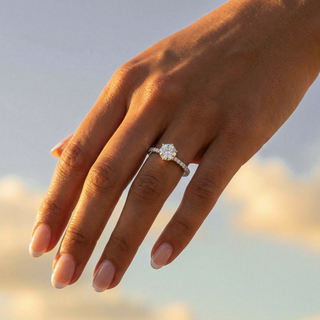 Round Cut Classic Pavé Engagement Ring 1.0 ct