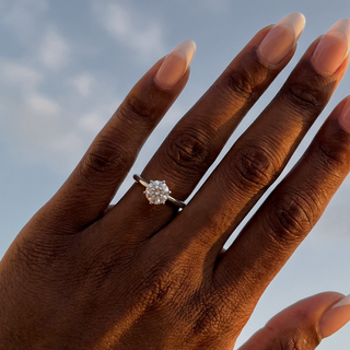Round Cut Elegant Cathedral Solitaire Engagement Ring 1.0 ct