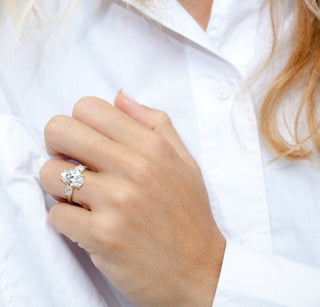 Three-Stone Oval Cut Engagement Ring 3 ct
